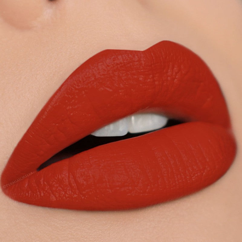 YOUNGBLOOD skysti matiniai lūpų dažai „Hydrating Liquid Lip Creme“