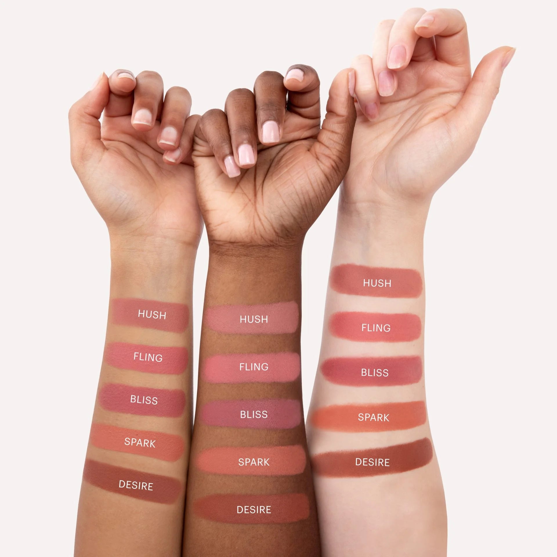 KREMINIŲ SKAISTALŲ PIEŠTUKAS / CREAM BLUSH STICK spalva Hush